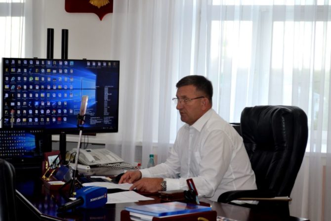 27 августа глава Соликамского городского округа Алексей Федотов провёл прямой эфир в Инстаграм